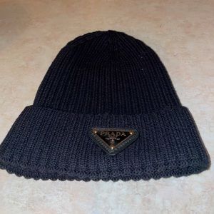 Black beanie Prada